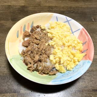 簡単レシピ さば缶でそぼろご飯  2色丼